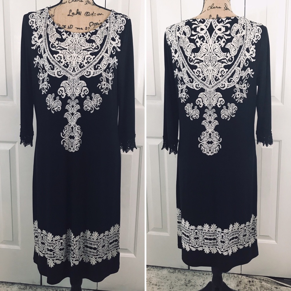GROOVY Poly Knit Shift Dress Black and white